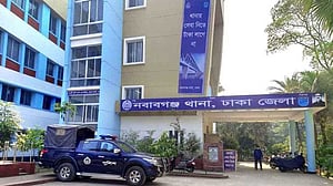 বাস থামিয়ে ব্যবসায়ীর ৪৭ লাখ টাকাসহ স্বর্ণ লুট, আটক ১