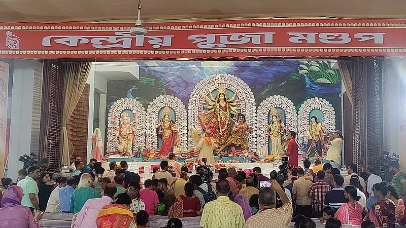 নবমীতে ‘বিহিত পূজা’, ‘দর্পণ বিসর্জনে’ মণ্ডপে বিদায়ের সুর