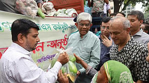 তিন মহানগরীর ৪৫ স্থানে মিলছে ওএমএসের কৃষিপণ্য