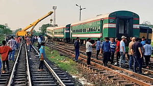 ৭ ঘণ্টা পর উদ্ধার ‘পঞ্চগড় এক্সপ্রেস’, ট্রেন চলাচলে বিলম্ব