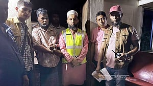 পিরোজপুরে ইয়াবা ও ফেনসিডিলসহ `মাদক ব্যবসায়ী’ গ্রেপ্তার