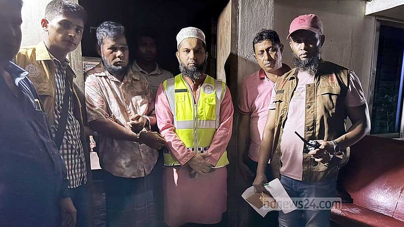 পিরোজপুরে ইয়াবা ও ফেনসিডিলসহ `মাদক ব্যবসায়ী’ গ্রেপ্তার