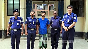 পিরোজপুরে প্রবাসীর স্ত্রীকে হত্যায় সবজি বিক্রেতা গ্রেপ্তার