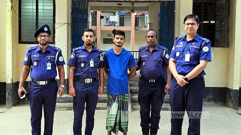 পিরোজপুরে প্রবাসীর স্ত্রীকে হত্যায় সবজি বিক্রেতা গ্রেপ্তার