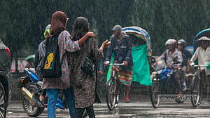 বৃষ্টি ঝরবে আরও দুদিন, বাড়ছে নদ-নদীর পানি
