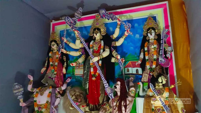 রাজবাড়ীতে দুর্গা মন্দিরে প্রতিমা ভাঙচুর