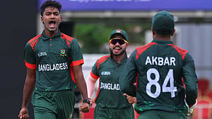 রিপনের ৪ উইকেটের পর আকবর ঝড়ে জয়ে শুরু বাংলাদেশের