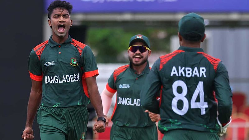রিপনের ৪ উইকেটের পর আকবর ঝড়ে জয়ে শুরু বাংলাদেশের