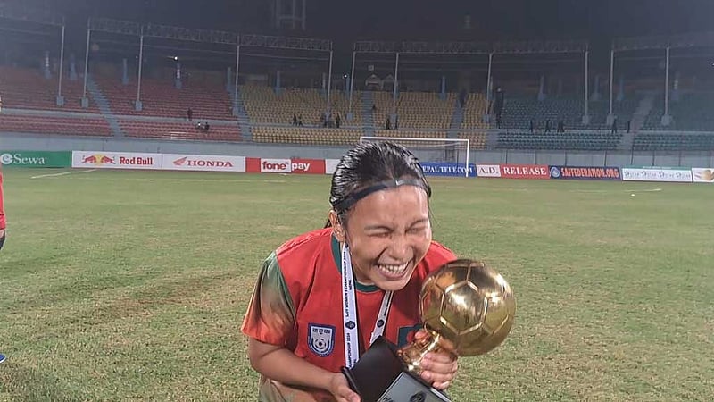 প্রাণোচ্ছল হাসির মাঝে ঋতুপর্ণা বললেন, ‘ভাবতে পারিনি সেরা খেলোয়াড় হব’