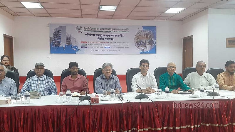 ভোটের সময় মন্ত্রণালয়ের ওপর ইসির ‘খবরদারি’ দরকার: সাখাওয়াত