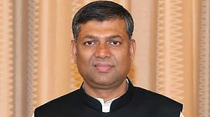 সাবেক এমপি শিখর ও স্ত্রীর দেশত্যাগে নিষেধাজ্ঞা