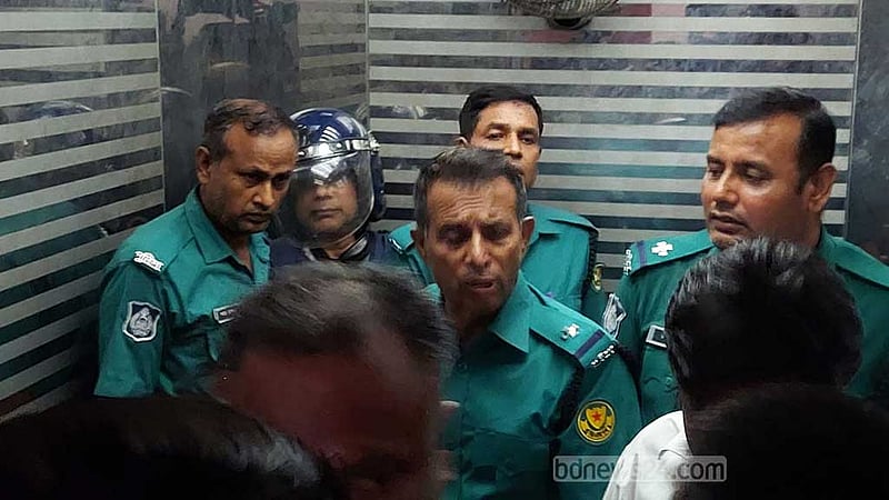 পোশাক শ্রমিক রুবেল হত্যা মামলায় ২ দিনের রিমান্ডে সালাম মুর্শেদী