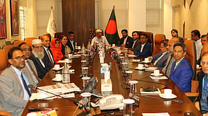 পুঁজিবাজার: বিএসইসিতে অর্থ উপদেষ্টা, এখনই বলবেন না পরিকল্পনা