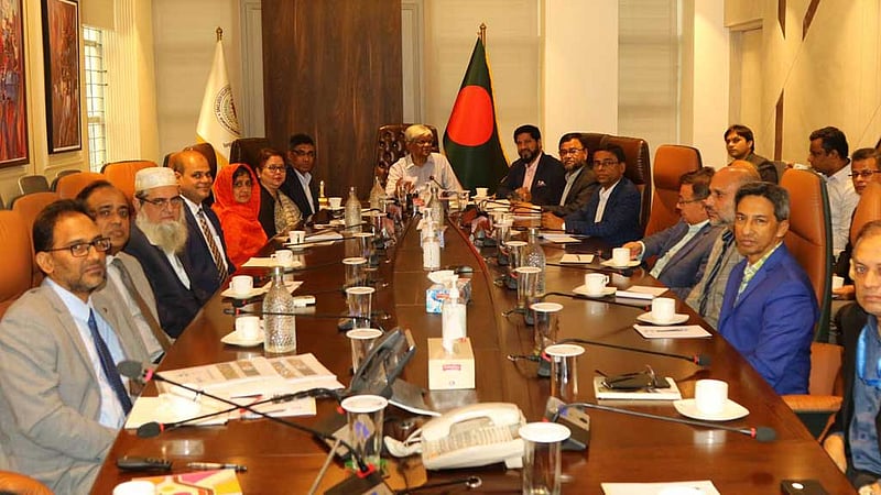 পুঁজিবাজার: বিএসইসিতে অর্থ উপদেষ্টা, এখনই বলবেন না পরিকল্পনা