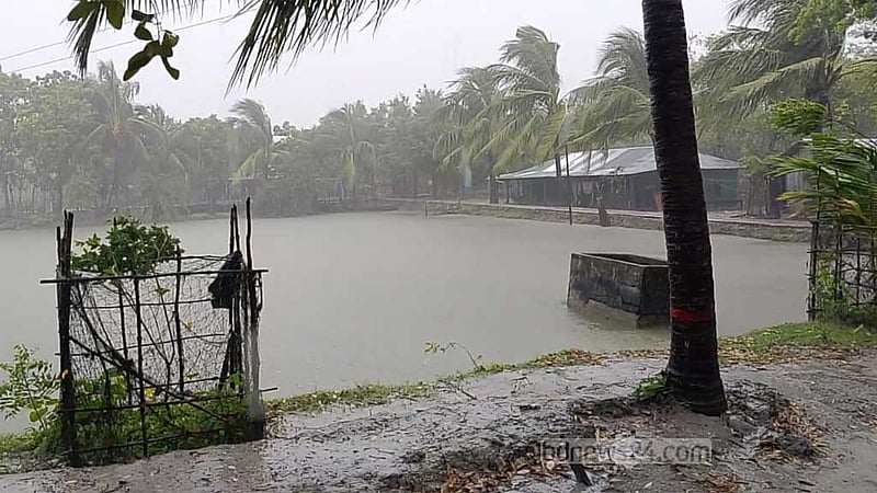 ঘূর্ণিঝড় দানা: সাতক্ষীরার উপকূলীয় ২ উপজেলায় ছুটি বাতিল