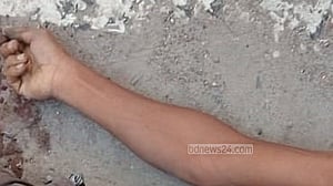 সাভারে ‘ছিনতাইকারীর’ ছুরিকাঘাতে বাসযাত্রী নিহত