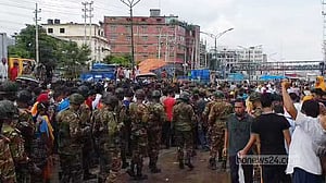 বার্ডস গ্রুপের মালিক ‘গ্রেপ্তার’, ৫৩ ঘণ্টা পর সড়ক ছাড়লেন শ্রমিকরা