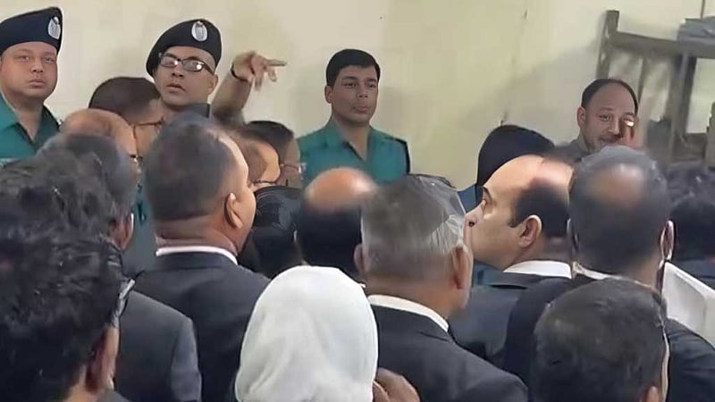 আদালতে কাঁদলেন সুমন, চাইলেন ‘ক্ষমা’