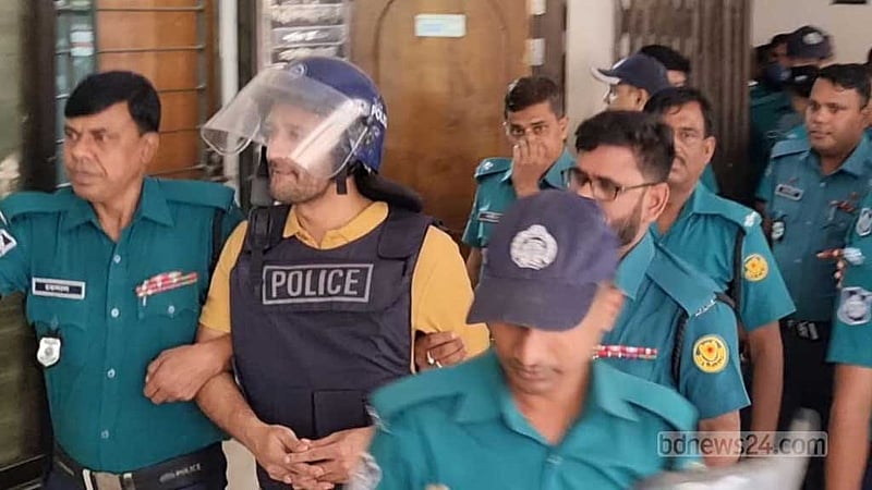 কারাগারে ব্যারিস্টার সুমন, রিমান্ডে উত্তর দেন ‘কৌশলে’