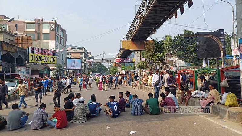 বিশ্ববিদ্যালয়ের দাবি: সময় বেঁধে দিয়ে সড়ক ছাড়লেন ৭ কলেজ শিক্ষার্থীরা