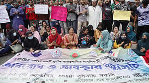 সায়েন্স ল্যাব মোড়ে সাত কলেজের শিক্ষার্থীদের অবরোধ