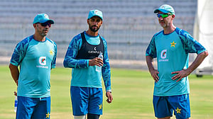 ‘রোহিতের মতো বাহাদুর হও’, পাকিস্তান অধিনায়ককে বাসিত আলি
