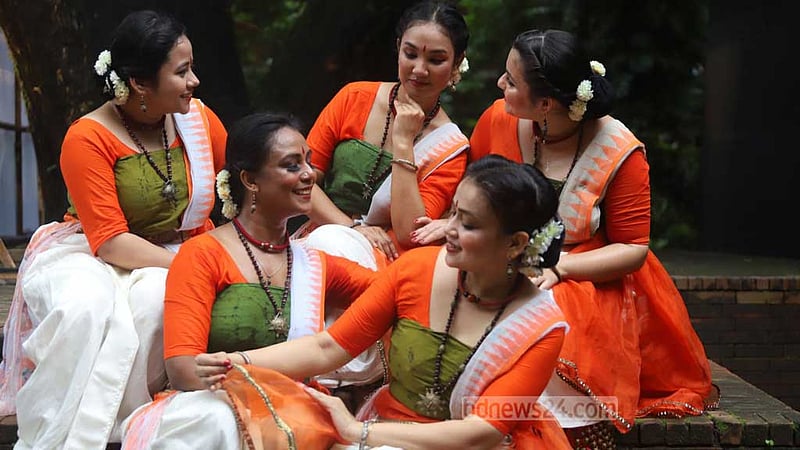 এসেছে শরৎ রাঙানো দিন