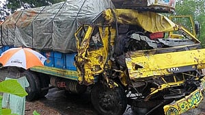 টাঙ্গাইলে বাস-ট্রাক সংঘর্ষে নিহত ৪, আহত ১০