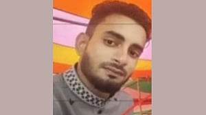 অটোরিকশা পাশ কাটাতে গিয়ে পিকআপ ভ্যানে ধাক্কা, নিহত বাইক চালক