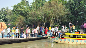 টাঙ্গাইলে প্রতিমা বিসর্জনে গিয়ে দুই নৌকার সংঘর্ষ, নিহত ১