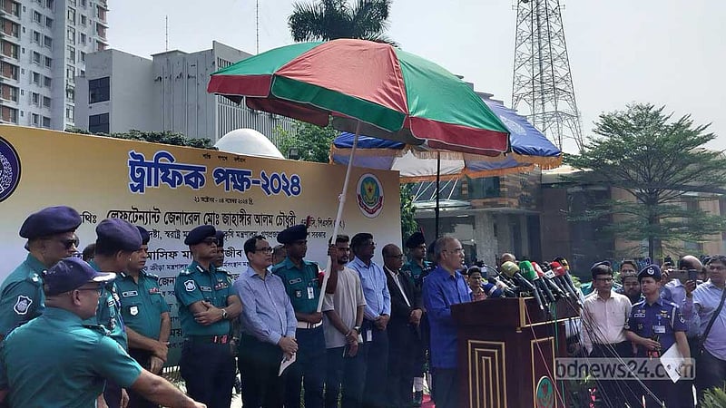ট্রাফিক ব্যবস্থাপনায় সড়কে কাজ করবেন ৩০০ শিক্ষার্থী, পাবেন সম্মানী