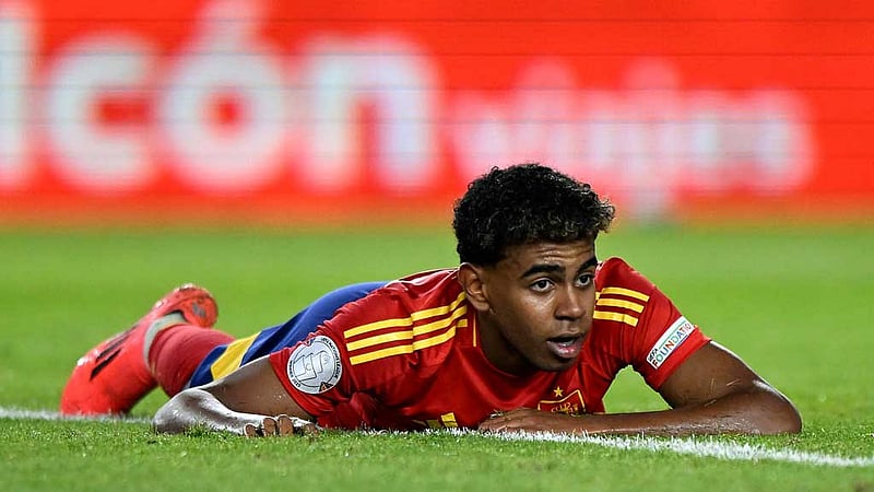 ইয়ামালকে প্রতিপক্ষের কঠোর ট‍্যাকলে অভ্যস্ত হওয়ার পরামর্শ স্পেন কোচের