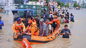 ভারতের অন্ধ্রপ্রদেশ, তেলেঙ্গানায় প্রবল বৃষ্টিতে বন্যা, ২৭ মৃত্যু