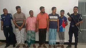 পোশাক শ্রমিকদের ‘উসকানি’: গ্রেপ্তার ৫