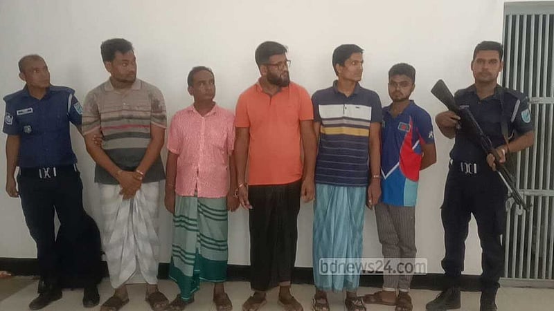 পোশাক শ্রমিকদের ‘উসকানি’: গ্রেপ্তার ৫