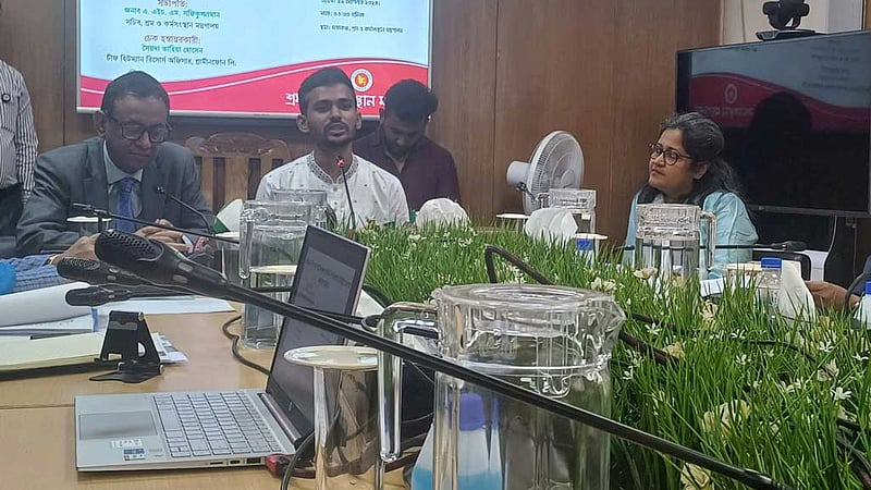 শ্রমিকদের ‘ন্যায্য’ দাবি পূরণ সম্ভব, অন্যায্যগুলো ‘অসম্ভব’: উপদেষ্টা