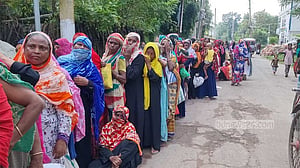 বাগেরহাটে ওএমএসের ডিলাররা ‘উধাও’, উপকারভোগীদের ভোগান্তি