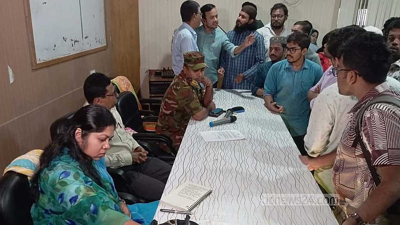 বরিশাল মেডিকেলে হামলা, চার দাবিতে ইন্টার্ন চিকিৎসকদের কর্মবিরতি