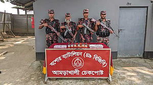 বেনাপোলে ৬ কোটি টাকার এলএসডি ফেলে পালাল পাচারকারী