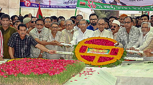 বিএনপির প্রতিষ্ঠাবার্ষিকীতে জিয়ার কবরে শ্রদ্ধা