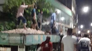 বরিশাল বিশ্ববিদ্যালয় ও বিএম কলেজের শিক্ষার্থীদের রাতভর সংঘর্ষ, আহত ৮২