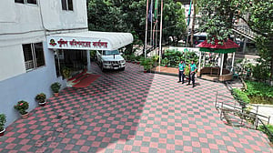সিএমপিতে ৩৮৪ বৈধ অস্ত্র জমা