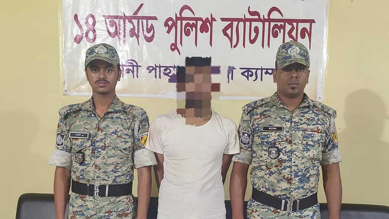 কক্সবাজারে বিদেশি পিস্তল, গুলিসহ রোহিঙ্গা আটক