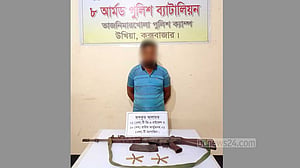 উখিয়ায় রোহিঙ্গা ক্যাম্প থেকে রাইফেলসহ ‘আরসা কমান্ডার’ আটক