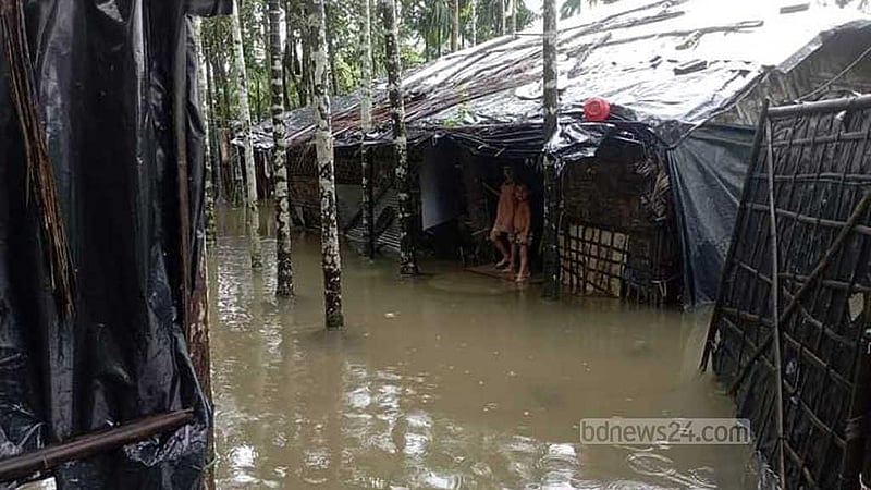 কক্সবাজারে পানিবন্দি ২ শতাধিক গ্রাম, ৩ জেলের লাশ উদ্ধার, নিখোঁজ ৭০