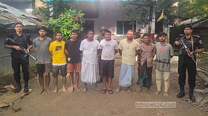 কক্সবাজারে অস্ত্র ও গুলিসহ গ্রেপ্তার ৮