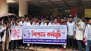 চিকিৎসককে মারধর: কক্সবাজার হাসপাতাল ৪ দিনেও স্বাভাবিক হয়নি