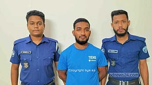 কক্সবাজার সৈকতে নারীদের হেনস্তা: গ্রেপ্তার ফারুকুল রিমান্ডে