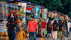 কারুপণ্যে সাজানো দোয়েল চত্বর