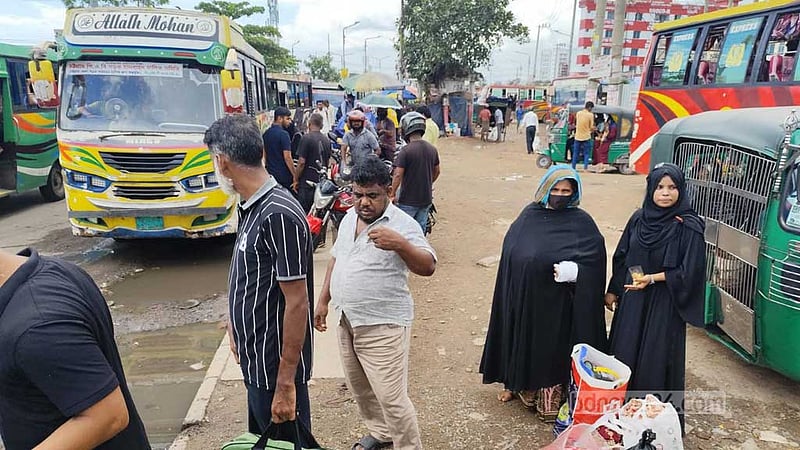 চট্টগ্রাম থেকে কক্সবাজারের পথে বাস চলাচল বন্ধ, বিপাকে যাত্রীরা